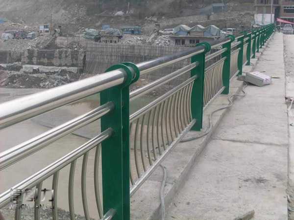 橋梁護欄
